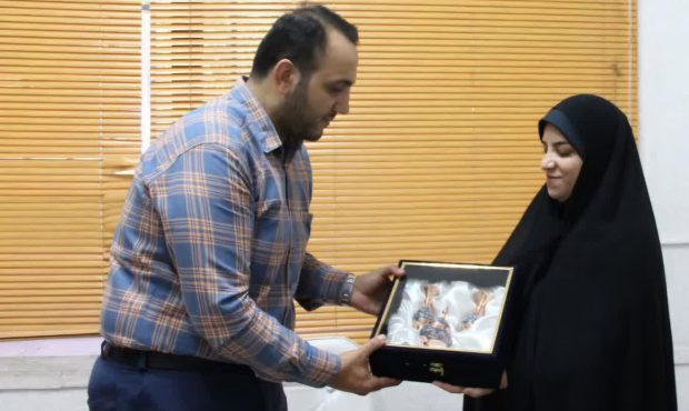 تقدیر از مدیر موفق سینما استقلال خرم آباد