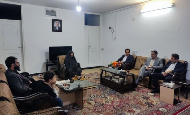 دیدار و تجلیل مدیرکل نوسازی مدارس از خانواده ایثارگران